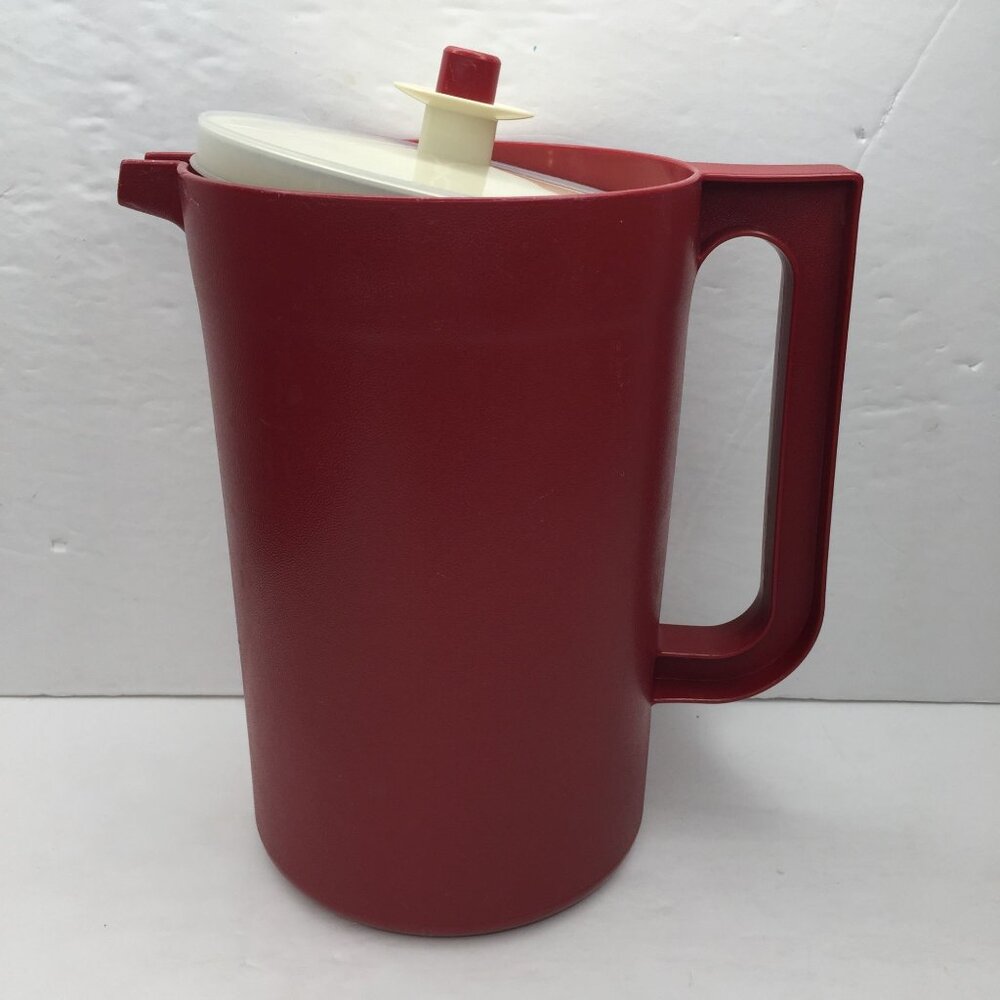 Vintage Tupperware 1.5 Quart Red Pitcher 1676-1 Push Button Seal Lid